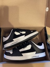 Airwalk Rock Low Schwarz Weiß Herren Skaterschuhe Größe UK8 Top Zustand