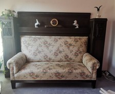 Sofa Gründerzeit mit Schrankumrandung