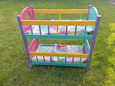 buntes Puppen-Doppelstock-Bett