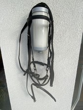 Schwarze Leder-Trense, komplett mit einfach gebroch. Gebiss und Zügel, Vollblut