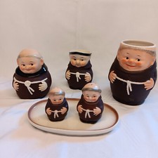 Goebel Keramik Set, Mönch, Krüge, Zuckerdose, Salz- u. Pfefferstreuer, Tablett