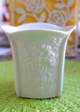 Keiser Porzellan Kerzenständer mit Relief Blüten Bisquit Porzellan Vitrinenstück