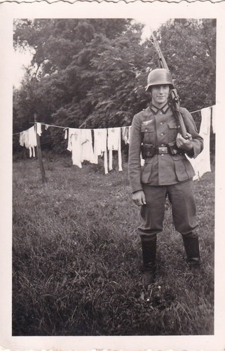 Foto soldat mit stahlhelm - -,