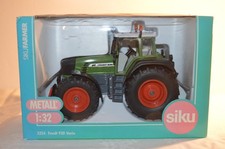 Siku 3254 - Fendt 930 Vario, neuwertiges Modell in verblichener OVP, 1:32