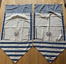 Zwei Gardinen In Landhausstil