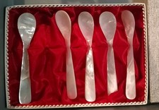 Echt Perlmutt Eierlöffel Fünf Stück In OVP Antiquitäten