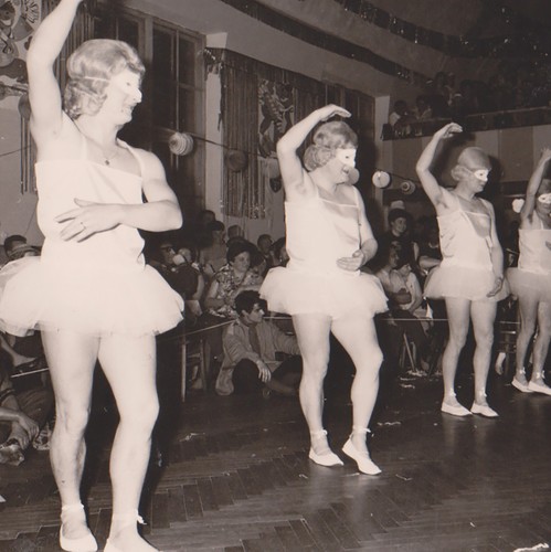 Drag queens tutus performt - in,