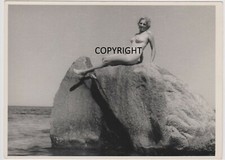 VINTAGE KUNST FELSEN  AKT FOTO SEE RECLINING ROCK NUDE 1950 PHOTO BIG SIZE  NU 
