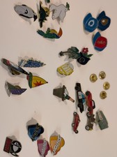 24 Pins Anstecker Sammlung