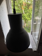 graue IKEA-Lampe