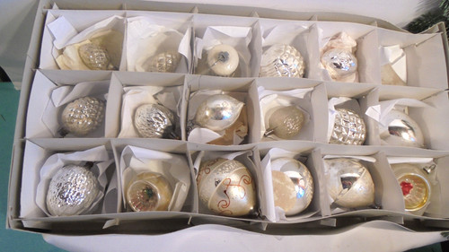 Christbaumkugeln antik - 18,