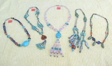 Halsketten in Handarbeit aus