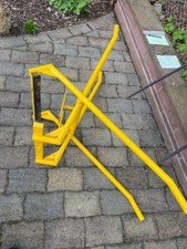 Hand-Versetzzange für Randsteine bis ca. 1,2 m Länge. 