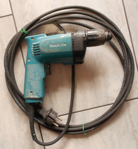 Makita 6822