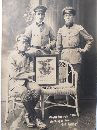 Foto kameraden in uniform - in,