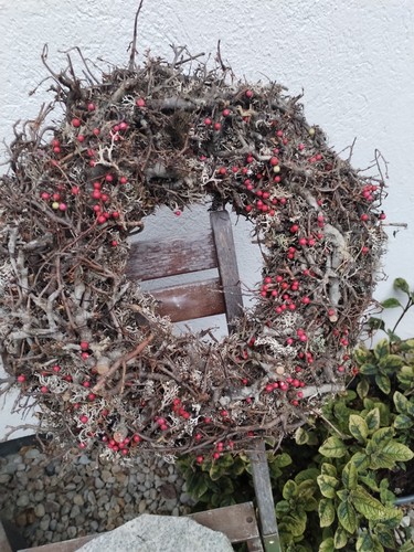 Kranz aus bonsai zweigen - kranz, bonsai-zweigen