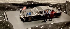 Minichamps 1:43, X-100 Lincoln Continental mit US Präsident B. Obama u. Michelle