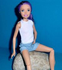 %***Barbie Schwester Skipper mit Gelenk-Spreitzbeinen, Shirt und Shorts***%