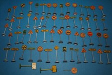 Herr Spur H0 Konvolut Verkehrszeichen DDR Spielzeug (2)