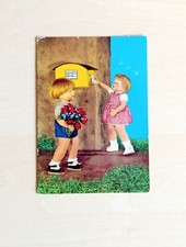 Am Briefkasten Käthe Kruse Puppen Postkarte AK DDR Spielzeug Blumen Junge Retro