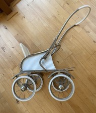 kleiner alter puppenwagen