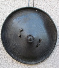 Lederner Rundschild sehr alt selten und original  gewölbtes geprägtes Leder