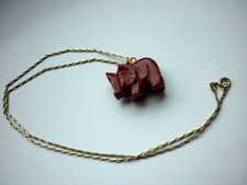 Elefant-Anhänger aus Jaspis