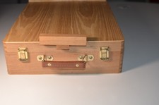 STAFFELEI IM HOLZ KOFFER +