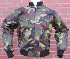 Kurze Textiljacke in Bomberjacken-Style grün-camouflage Tarnjacke Figtherjacke
