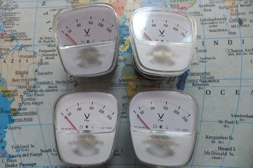 Vier stück analog voltmeter - vier,