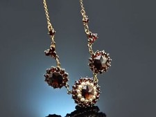 HÜBSCHES COLLIER MIT GRANAT UND SAAT PERLEN AUS GOLD 333 ENTSTANDEN UM 1980