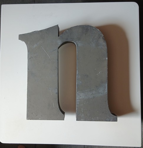 Metallbuchstabe ca - metallbuchstabe, "n"
