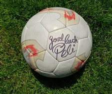 Pelé Autogramm auf Fußball Adidas Fevernova WM 2002