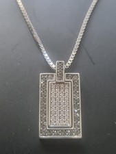 Halskette mit Anhänger