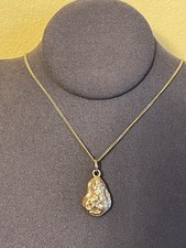 Halskette mit Anhänger echt 9 Karat massiv Goldnugget. An 16 Zoll 9 Karat Goldkette