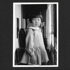 Mädchen posiert japanische