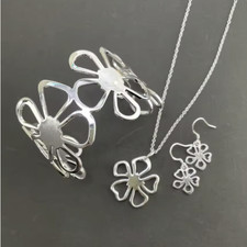 Elegantes modernes Schmuckset
