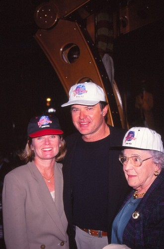 Dia robert urich mother wife - dia,
