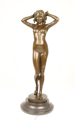 Bronzefigur stehender