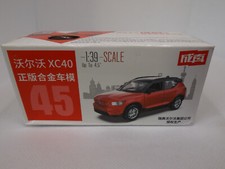 Volvo XC 40 / Kompakt-SUV (Sport Utility Vehicle) / Rot / 1:39 / in OVP