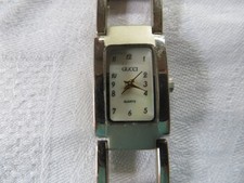 schmale Gucci Armbanduhr Damen