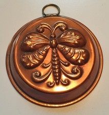 kl. runde Backform, Auflaufform aus Kupfer, Jugendstil, Motiv SCHMETTERLING