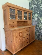 Antike Kredenz, Küchenschrank, Buffetschrank aus hellem Weichholz