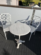 Bistro -Tischgarnitur   Gusseisen   Tisch mit Marmorplatte