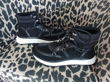 Funkelnagelneue Sneaker von MARC CAIN in der Größe 39