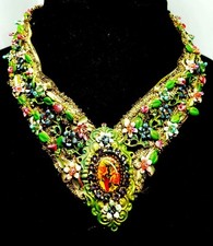 Gorgeous Fabric Choker Necklac