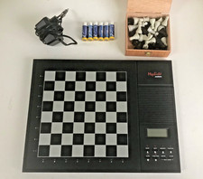 Schachcomputer Mephisto Modena mit Figuren, Netzteil und Batterien