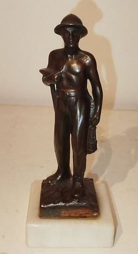 Kleine skulptur eines - kleine,
