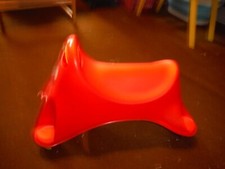 Rotes Kinder- Rutschfahrzeug, kaum gebraucht, keinerlei Gebrautspuren