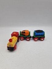 BRIO World 33319 Zug mit Batterielok - Mit beweglichem Kohlewaggon und rotierend